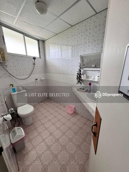For Sale - Corner Seaside Building – Pratumnak, Pattaya, Chon Buri