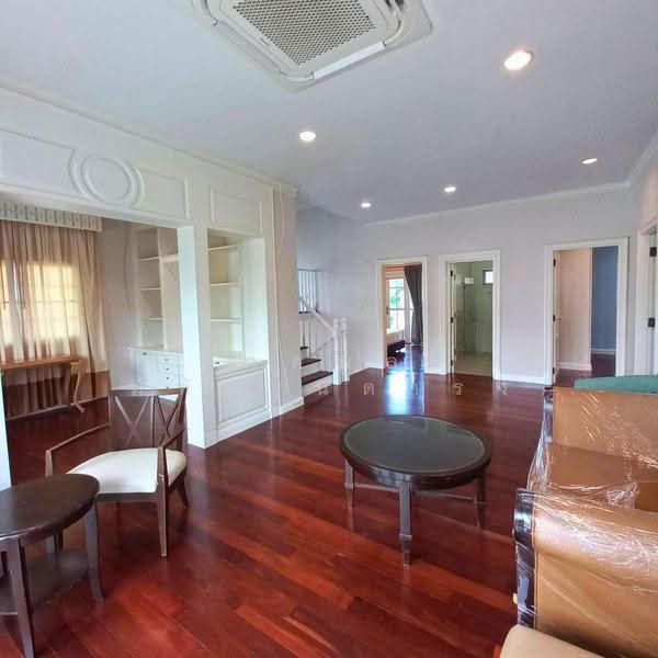 2nd Living Room