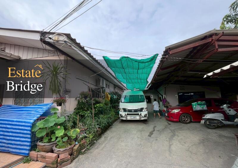 For Sale - Land for with buildings (along Khlong Thawi Watthana), Bangkok