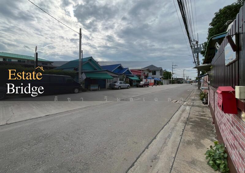 For Sale - Land for with buildings (along Khlong Thawi Watthana), Bangkok