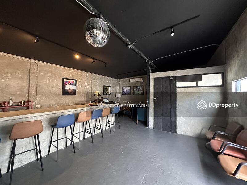 For Sale - Prime Bangkok Hostel Investment in Trok Khao Sarn, Bangkok