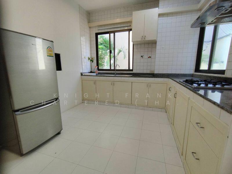 Townhome in Sukhumvit, Bangkok, Khlong Tan Nua, Watthana, Bangkok, 4 Bedrooms, 282 sqm, Townhouse For Rent, by Knight Frank Chartered (Thailand) Co.,Ltd, 60041950 - DDproperty.com