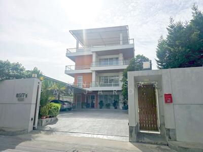 ขาย - ขายโฮมออฟฟิต เเจ้งวัฒนะ ใกล้ โรงพยาบาลมงกุฎวัฒนะ เนื้อที่: 186 ตร.วา 9 ห้อง 9ห้องน้ำ, กรุงเทพ