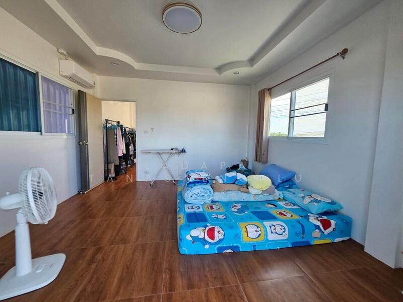 ขายบ้านและโกดังสภาพใหม่บนเนื้อที่ 200 ตารางวาโกดังมีเนื้อที่ 200 ตารางเมตรบ้าน 2 ชั้น, Chon Buri (Pattaya), Nong - Hong, Phan Thong, Chon Buri (Pattaya), 1 Bedroom, 200 sqm, Single Detached House For Sale, by Ladapa Tanasaengplu, 60042452 - DDproperty.com