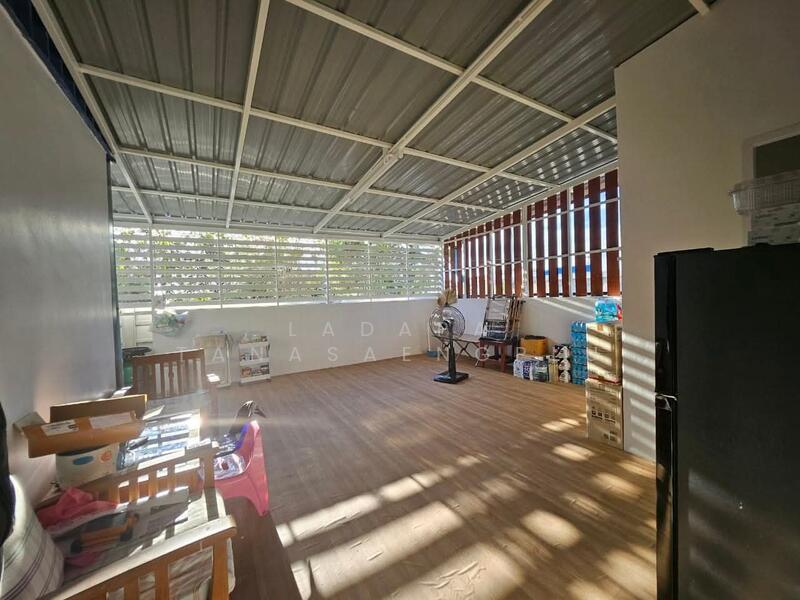 ขายบ้านและโกดังสภาพใหม่บนเนื้อที่ 200 ตารางวาโกดังมีเนื้อที่ 200 ตารางเมตรบ้าน 2 ชั้น, ชลบุรี, หนองหงษ์, พานทอง, ชลบุรี, 200 ตร.ม., บ้านเดี่ยว ขาย, โดย Ladapa Tanasaengplu, 60042452 - DDproperty.com