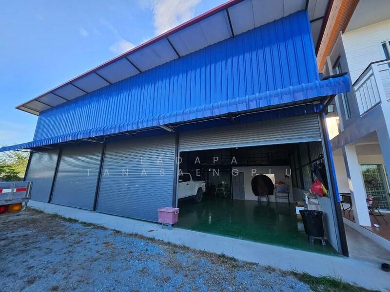 ขายบ้านและโกดังสภาพใหม่บนเนื้อที่ 200 ตารางวาโกดังมีเนื้อที่ 200 ตารางเมตรบ้าน 2 ชั้น, Chon Buri (Pattaya), Nong - Hong, Phan Thong, Chon Buri (Pattaya), 1 Bedroom, 200 sqm, Single Detached House For Sale, by Ladapa Tanasaengplu, 60042452 - DDproperty.com