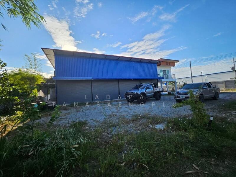 ขายบ้านและโกดังสภาพใหม่บนเนื้อที่ 200 ตารางวาโกดังมีเนื้อที่ 200 ตารางเมตรบ้าน 2 ชั้น, Chon Buri (Pattaya), Nong - Hong, Phan Thong, Chon Buri (Pattaya), 1 Bedroom, 200 sqm, Single Detached House For Sale, by Ladapa Tanasaengplu, 60042452 - DDproperty.com