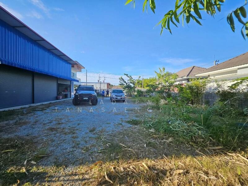 ขายบ้านและโกดังสภาพใหม่บนเนื้อที่ 200 ตารางวาโกดังมีเนื้อที่ 200 ตารางเมตรบ้าน 2 ชั้น, ชลบุรี, หนองหงษ์, พานทอง, ชลบุรี, 200 ตร.ม., บ้านเดี่ยว ขาย, โดย Ladapa Tanasaengplu, 60042452 - DDproperty.com