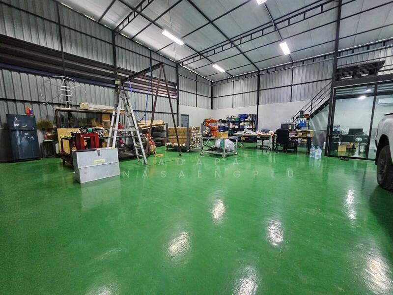 ขายบ้านและโกดังสภาพใหม่บนเนื้อที่ 200 ตารางวาโกดังมีเนื้อที่ 200 ตารางเมตรบ้าน 2 ชั้น, ชลบุรี, หนองหงษ์, พานทอง, ชลบุรี, 200 ตร.ม., บ้านเดี่ยว ขาย, โดย Ladapa Tanasaengplu, 60042452 - DDproperty.com