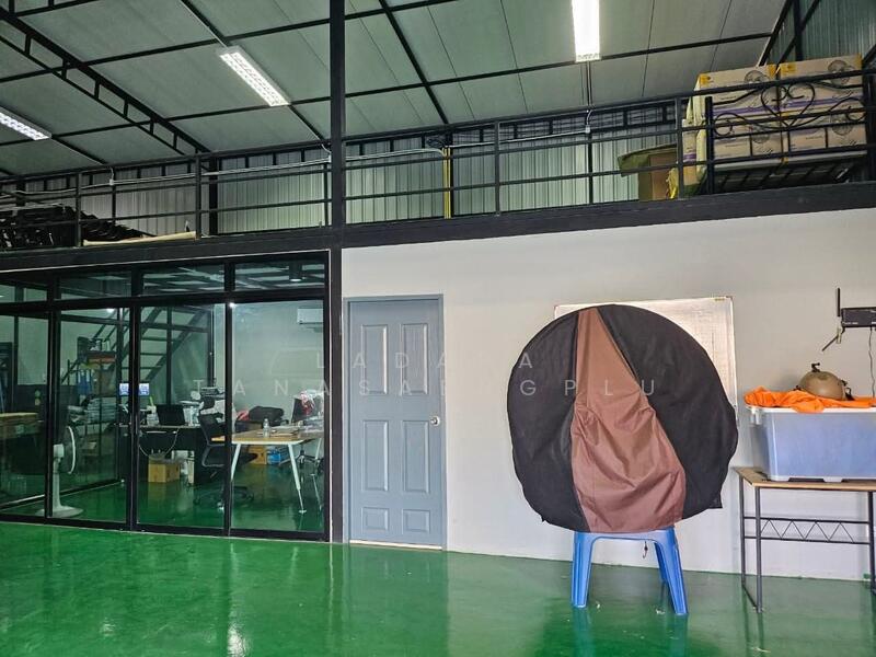 ขายบ้านและโกดังสภาพใหม่บนเนื้อที่ 200 ตารางวาโกดังมีเนื้อที่ 200 ตารางเมตรบ้าน 2 ชั้น, ชลบุรี, หนองหงษ์, พานทอง, ชลบุรี, 200 ตร.ม., บ้านเดี่ยว ขาย, โดย Ladapa Tanasaengplu, 60042452 - DDproperty.com