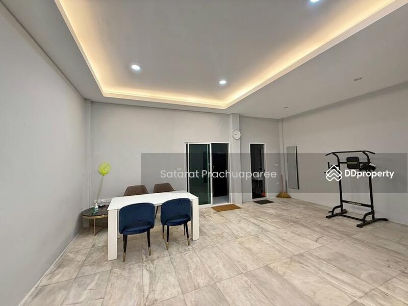 ขาย - 5-Br House near MRT Ratchadaphisek, กรุงเทพ