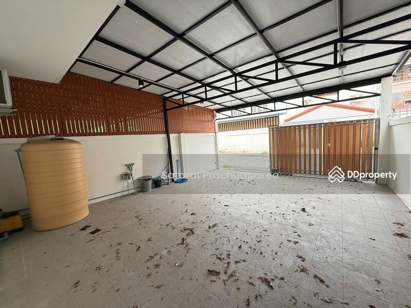 ขาย - 5-Br House near MRT Ratchadaphisek, กรุงเทพ