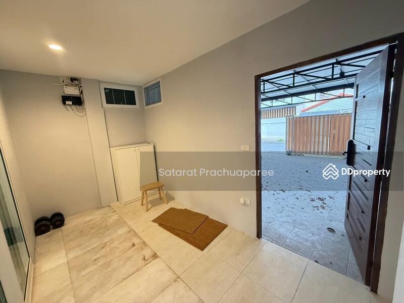 ขาย - 5-Br House near MRT Ratchadaphisek, กรุงเทพ
