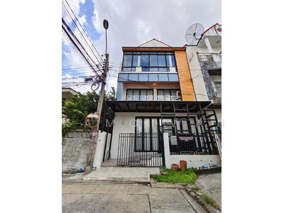 ขาย - Luxury HomeOffice สุทธิสาร-รัชดาฯ ใจกลางสุทธิสาร รัชดา-ลาดพร้าว ตกแต่งใหม่ 3 ชั้น, กรุงเทพ