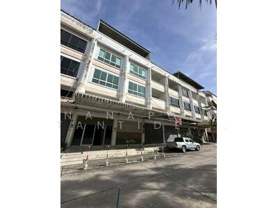 ขาย - ขายอาคารพาณิชย์ 4.5 ชั้น(รวมชั้นดาดฟ้า) 2 คูหาเจาะทะลุ ใจกลางเมือง, ชลบุรี