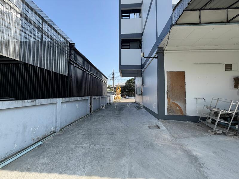 For Sale - Apartment for sale on Ekkamai–Ramintra Expressway frontage, Nuanchan area. 323 sq.wah. 75 MB, Bangkok