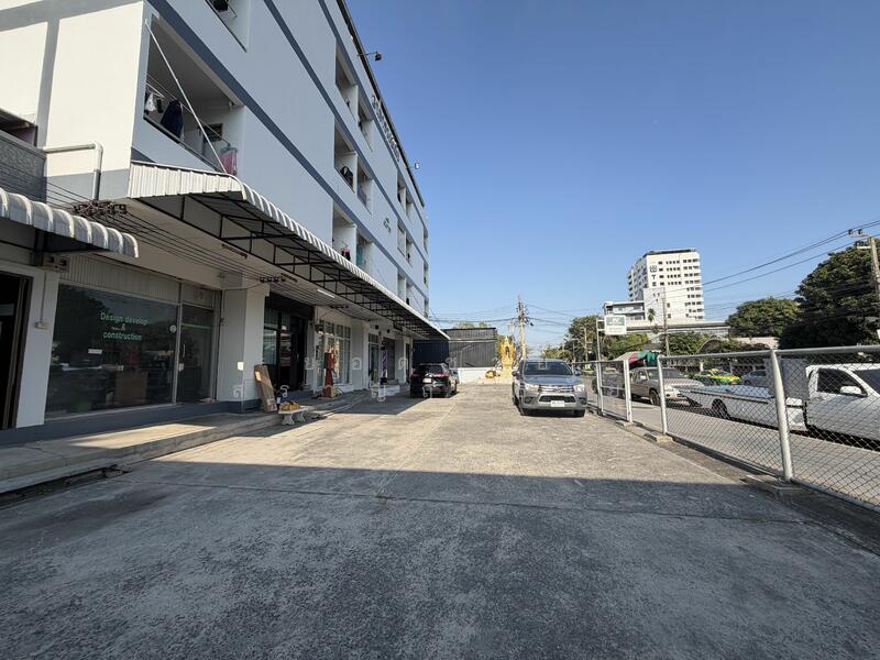 For Sale - Apartment for sale on Ekkamai–Ramintra Expressway frontage, Nuanchan area. 323 sq.wah. 75 MB, Bangkok