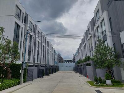 ขาย - The Rev Sukhumvit 101 : เดอะ เรฟ สุขุมวิท 101, กรุงเทพ