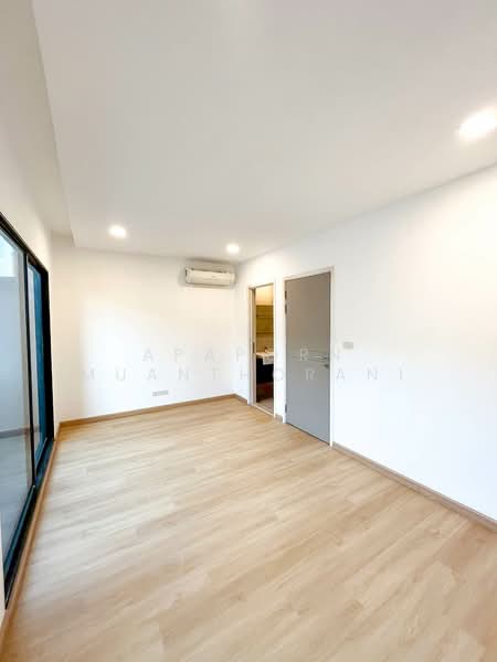 Arden Phatthanakan, Bangkok, Phatthanakan 20, Phatthanakan Road, Suan Luang, Bangkok, 3 Bedrooms, 185 sqm, Townhouse For Sale, by Apaporn Muanthorani, 60044812 - DDproperty.com