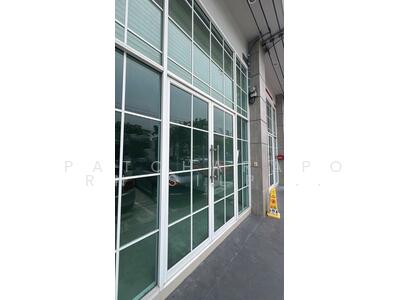 ขาย - ขายอาคารพาณิชย์ 4ชั้น+ชั้นลอย หรู ในทำเลดี ซอยอุดมสุข ใกล้ BTSอุดมสุข กรุงเทพมหานคร, กรุงเทพ