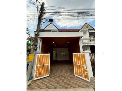 ขาย - ขายด่วนทาวน์เฮ้าส์ 2ชั้น หมู่บ้านมิตรอนันต์, กรุงเทพ