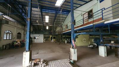 ขาย - บ้านตึก 3 ชั้น และโกดังโรงงาน ถนนกิจมณี บางหญ้าแพรก สมุทรสาคร 294 ตรว., สมุทรสาคร