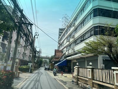 ขาย - ขายอาคารพาณิชย์ 4 ชั้น 60 ตรวา พหลโยธิน57 ใกล้สภาทนายความ 29 ล้าน, กรุงเทพ