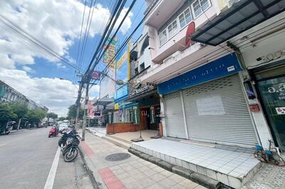 ขาย - ขายอาคารพาณิชย์ 4 ชั้น ติดถนนใหญ่ เสนานิคม 1, กรุงเทพ