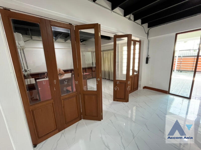 ให้เช่า - Home Office Spacious house with wood interiors in Lat Phrao (AA42857), กรุงเทพ
