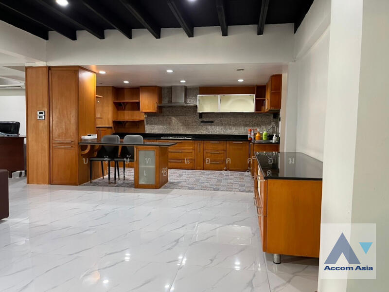 ให้เช่า - Home Office Spacious house with wood interiors in Lat Phrao (AA42857), กรุงเทพ