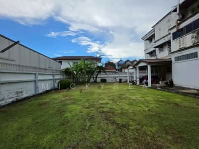 ขาย - ที่ดินพร้อมบ้านหลังใหญ่ ใจกลางลาดพร้าว, กรุงเทพ