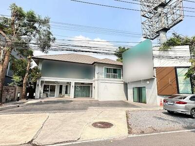 ขาย - บ้านติดถนนใหญ่เลียบด่วนรามอินทรา, กรุงเทพ