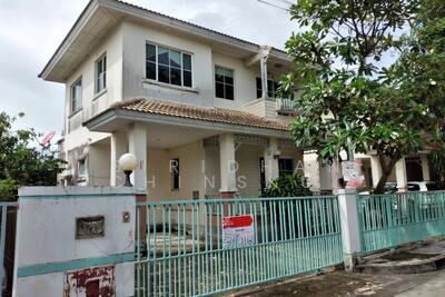 ขาย - Parichart Suwinthawong : ปาริชาต สุวินทวงศ์, กรุงเทพ