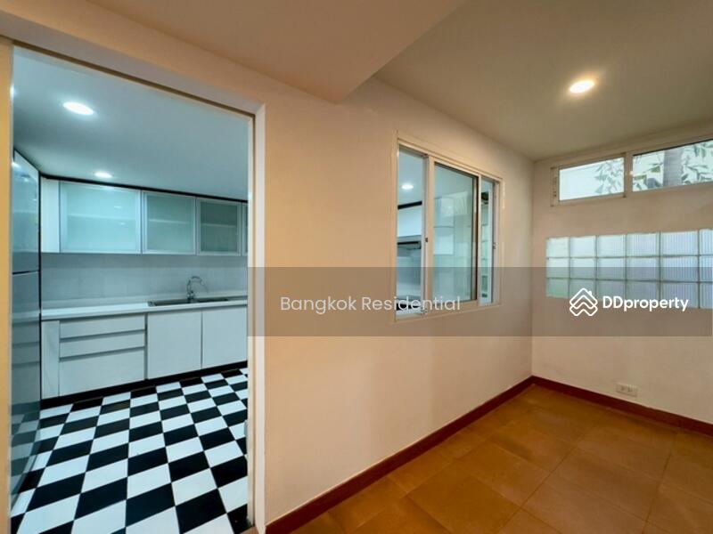 ให้เช่า - Townhouse in Compound, กรุงเทพ