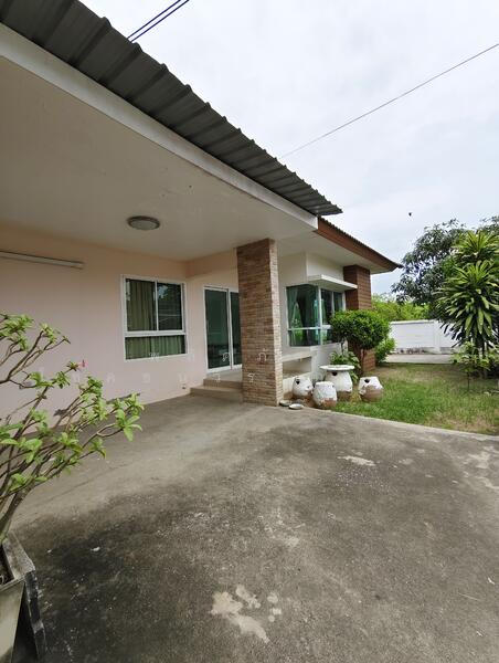 ให้เช่า - บ้านปล่อยเช่าตรงข้างเซ็นทรัล หน้าซอยมีเซเว่น เขาออกสะดวก ใกล้ทุกห้าง 3 น 2 น้ำ มีแอนด์ ตัว มันเปล่า, นครราชสีมา