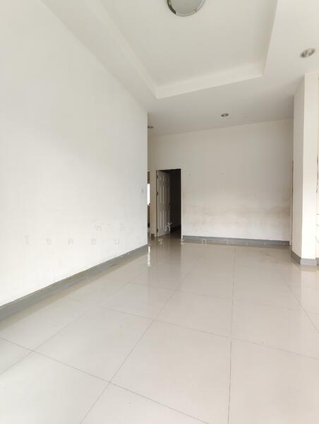 ให้เช่า - บ้านปล่อยเช่าตรงข้างเซ็นทรัล หน้าซอยมีเซเว่น เขาออกสะดวก ใกล้ทุกห้าง 3 น 2 น้ำ มีแอนด์ ตัว มันเปล่า, นครราชสีมา