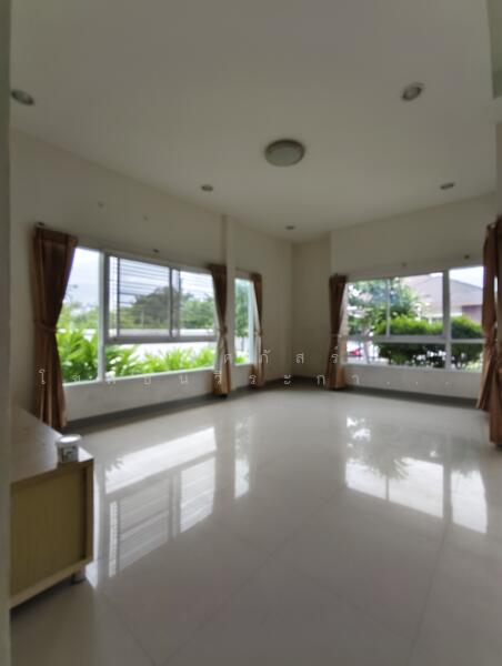 ให้เช่า - บ้านปล่อยเช่าตรงข้างเซ็นทรัล หน้าซอยมีเซเว่น เขาออกสะดวก ใกล้ทุกห้าง 3 น 2 น้ำ มีแอนด์ ตัว มันเปล่า, นครราชสีมา