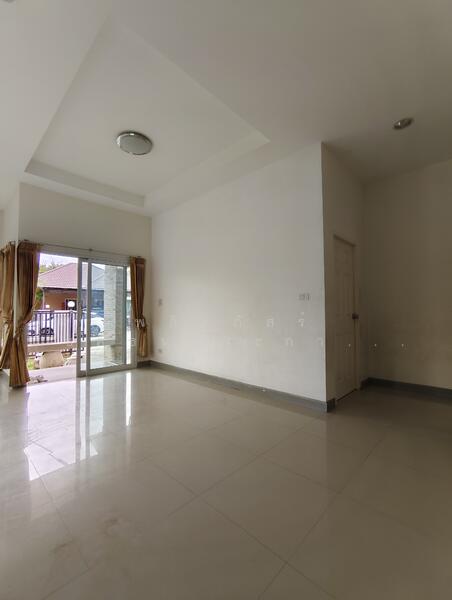 ให้เช่า - บ้านปล่อยเช่าตรงข้างเซ็นทรัล หน้าซอยมีเซเว่น เขาออกสะดวก ใกล้ทุกห้าง 3 น 2 น้ำ มีแอนด์ ตัว มันเปล่า, นครราชสีมา