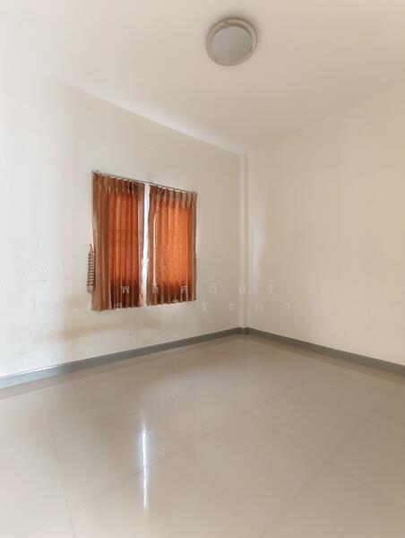 ให้เช่า - บ้านปล่อยเช่าตรงข้างเซ็นทรัล หน้าซอยมีเซเว่น เขาออกสะดวก ใกล้ทุกห้าง 3 น 2 น้ำ มีแอนด์ ตัว มันเปล่า, นครราชสีมา