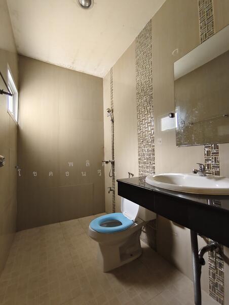 ให้เช่า - บ้านปล่อยเช่าตรงข้างเซ็นทรัล หน้าซอยมีเซเว่น เขาออกสะดวก ใกล้ทุกห้าง 3 น 2 น้ำ มีแอนด์ ตัว มันเปล่า, นครราชสีมา