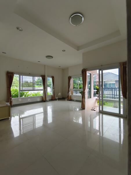 ให้เช่า - บ้านปล่อยเช่าตรงข้างเซ็นทรัล หน้าซอยมีเซเว่น เขาออกสะดวก ใกล้ทุกห้าง 3 น 2 น้ำ มีแอนด์ ตัว มันเปล่า, นครราชสีมา