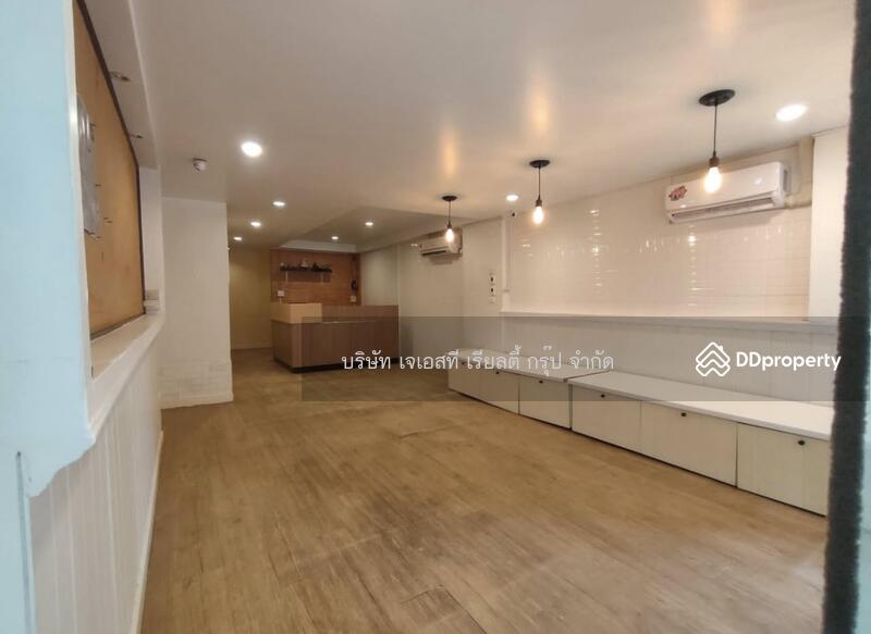 For Sale - Townhouse 5 bathrooms, 5 bedrooms Suriya Wong, Bangkok