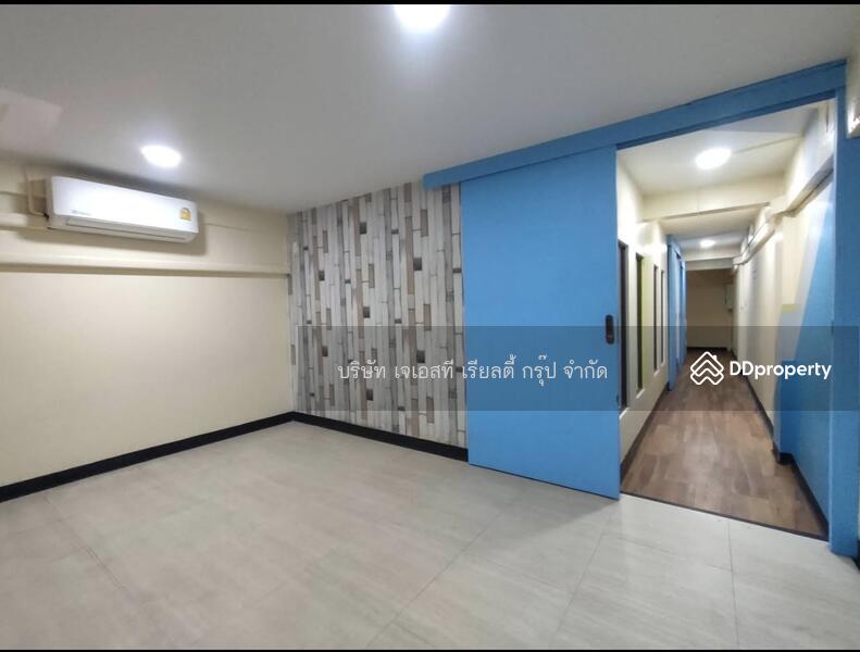For Sale - Townhouse 5 bathrooms, 5 bedrooms Suriya Wong, Bangkok