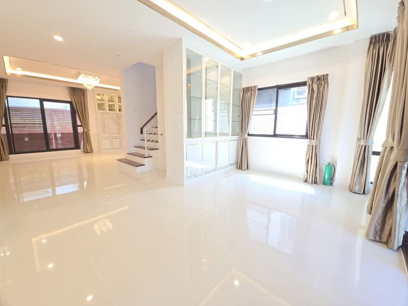 The City Pattanakarn, Bangkok, On Nut Road, Prawet, Bangkok, 4 Bedrooms, 340 sqm, Single Detached House For Sale, by Ann S, 60054629 - DDproperty.com