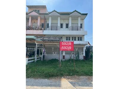 ขาย - ตึกแถว2คูหาเชื่อมกันห้องริม อำเภอเมืองเพชรบุรี ปากซอยบันไดอิฐ 11, เพชรบุรี