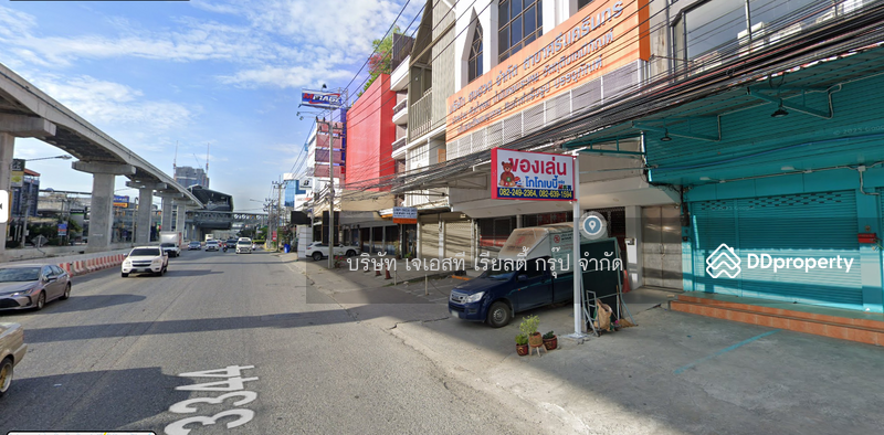 For Sale - Commercial building with tenants on Srinakarin Road, Samut Prakan