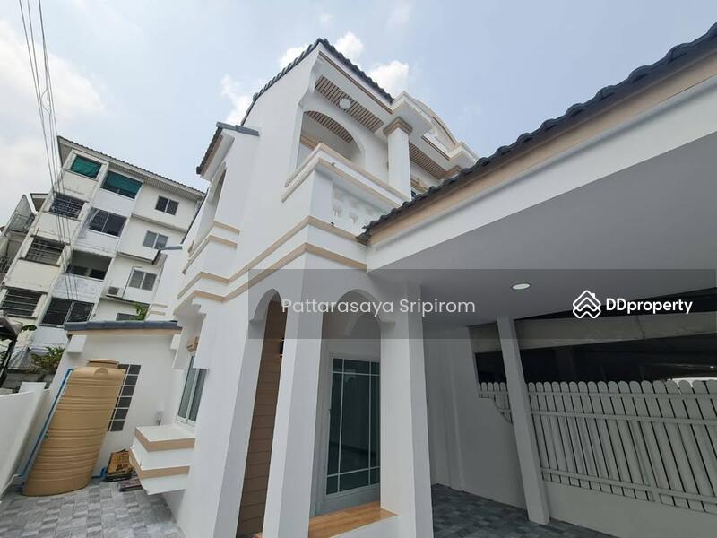 For Sale - 2-Br Townhouse near MRT Bang Rak Noi Tha It, Nonthaburi