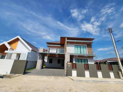 ขาย - ขายด่วน บ้านเดี่ยว 2 ชั้น ในโครงการ พิกัด บ้านพรุ พร้อมเข้าอยู่ 5 ห้องนอน ● ขาย 7.5 ล้านบาท, สงขลา