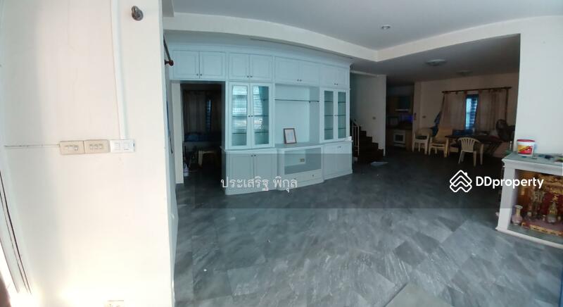 ห้องนั่งเล่นชั้น1 มองเห็นห้องอาหาร