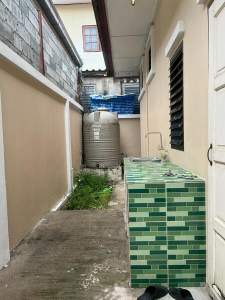 บ้านเดี่ยว หลังมุมเพิ่งรีโนเวทเจ้าของซื้อมาไม่ถึงปี !!ขายบ้านเดี่ยวไม่มีค่าส่วนกลาง เดินทางสะดวก, ชลบุรี, สุรศักดิ์, ศรีราชา, ชลบุรี, 100 ตร.ม., บ้านเดี่ยว ขาย, โดย คุณหมู, 60056491 - DDproperty.com